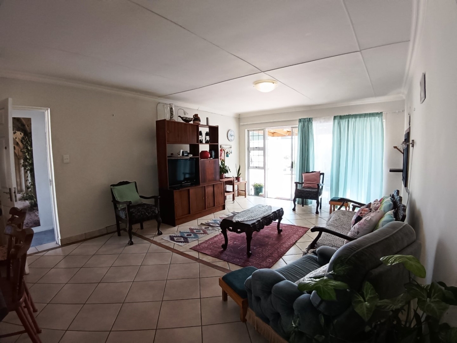 3 Bedroom Property for Sale in Fraaiuitsig Western Cape